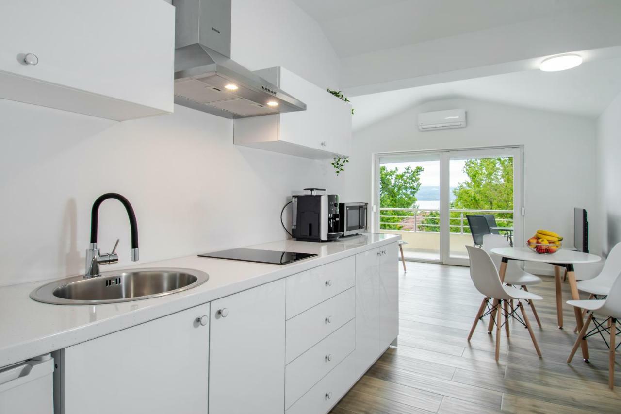 Apartments Mijo Dugi Rat Ngoại thất bức ảnh