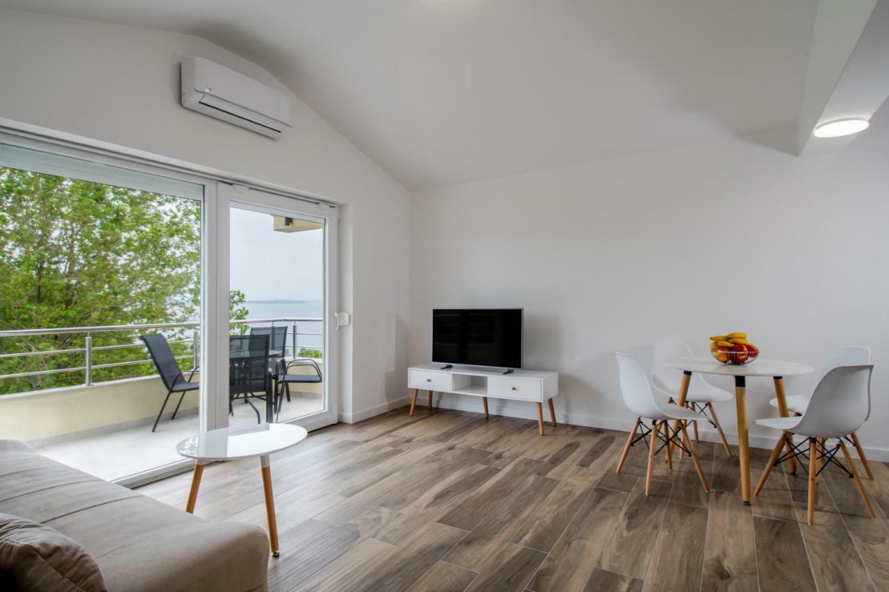 Apartments Mijo Dugi Rat Ngoại thất bức ảnh