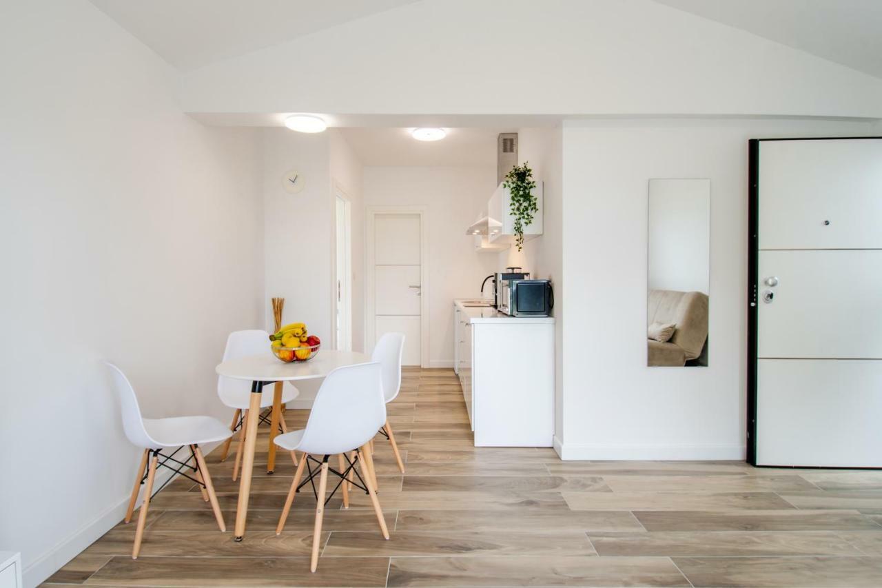 Apartments Mijo Dugi Rat Ngoại thất bức ảnh