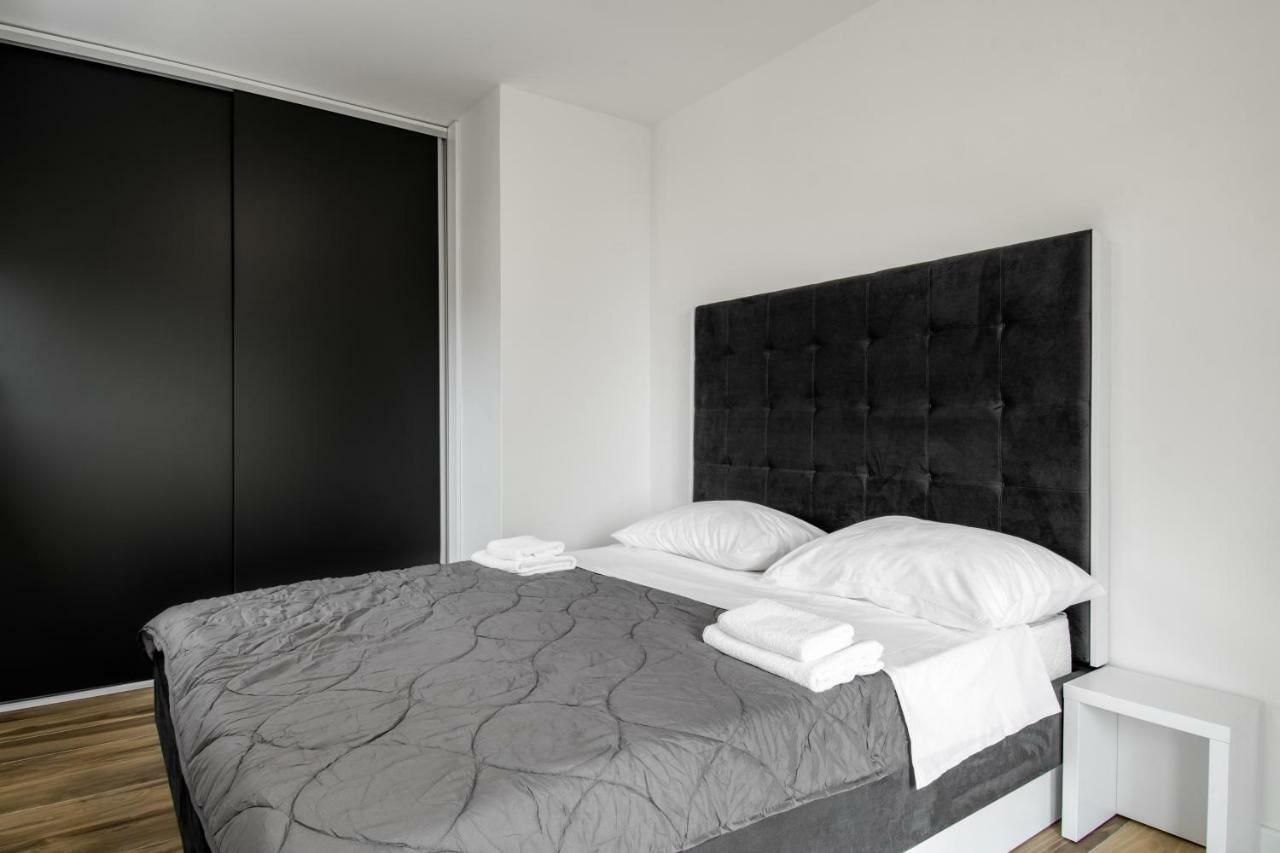 Apartments Mijo Dugi Rat Ngoại thất bức ảnh