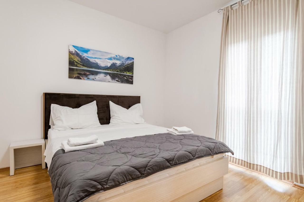 Apartments Mijo Dugi Rat Ngoại thất bức ảnh