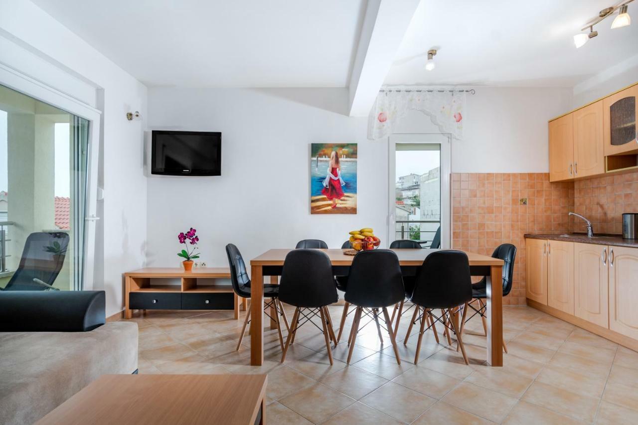 Apartments Mijo Dugi Rat Ngoại thất bức ảnh