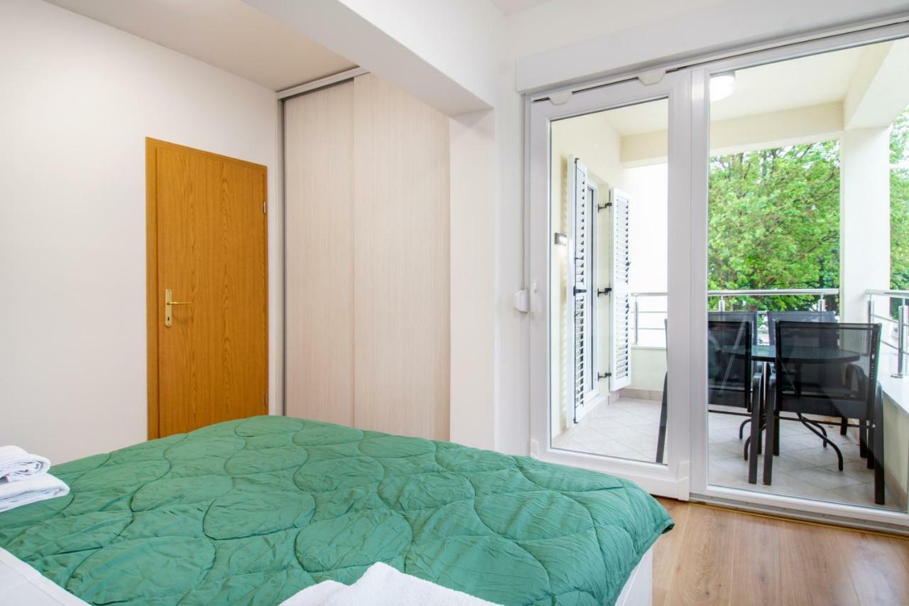 Apartments Mijo Dugi Rat Ngoại thất bức ảnh