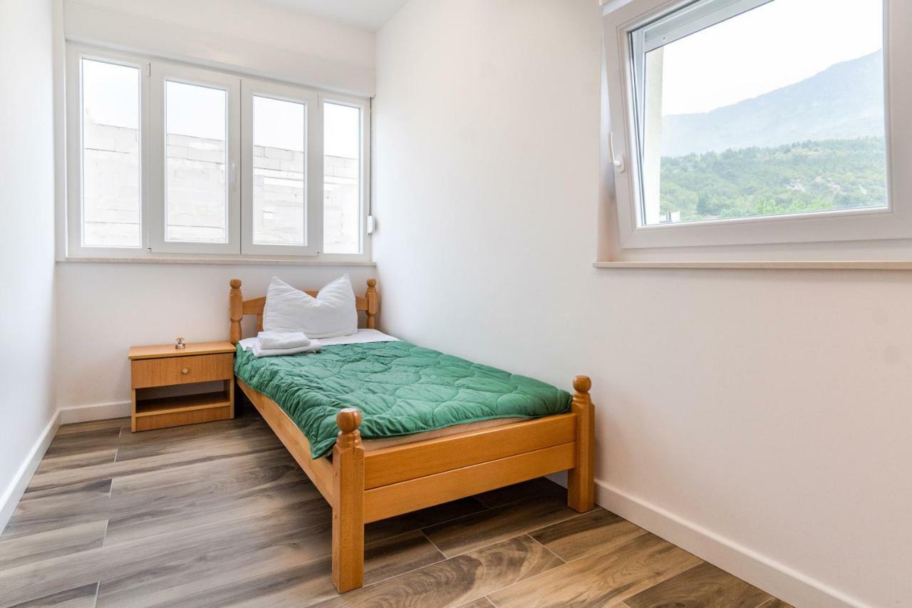 Apartments Mijo Dugi Rat Ngoại thất bức ảnh