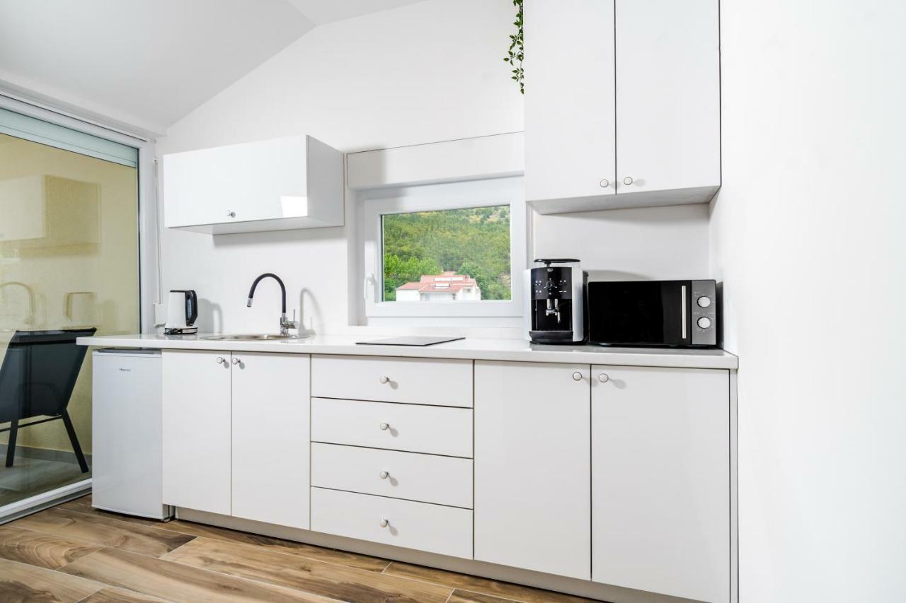 Apartments Mijo Dugi Rat Ngoại thất bức ảnh
