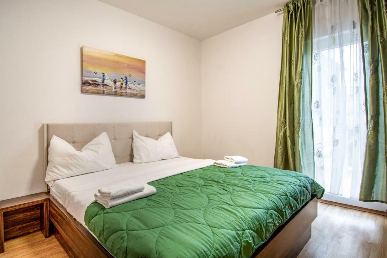 Apartments Mijo Dugi Rat Ngoại thất bức ảnh