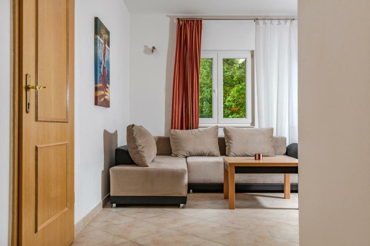 Apartments Mijo Dugi Rat Ngoại thất bức ảnh