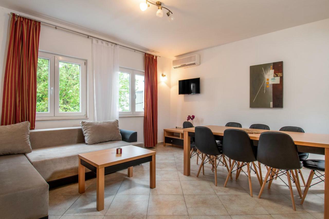 Apartments Mijo Dugi Rat Ngoại thất bức ảnh