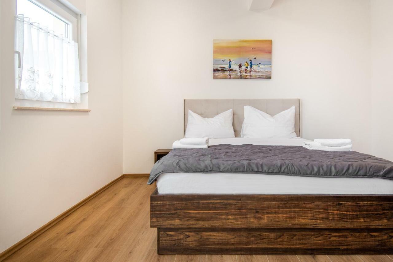 Apartments Mijo Dugi Rat Ngoại thất bức ảnh