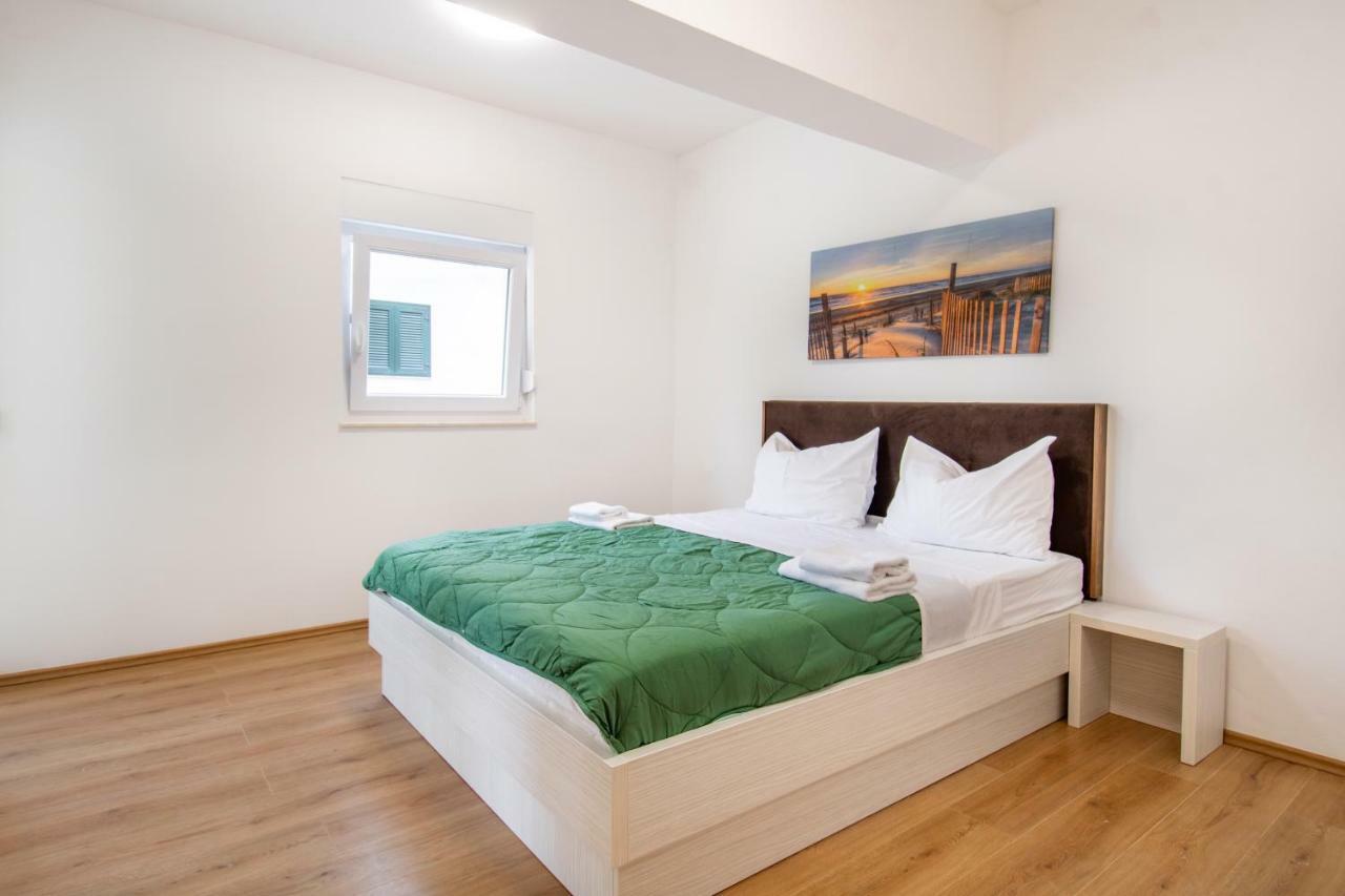 Apartments Mijo Dugi Rat Ngoại thất bức ảnh