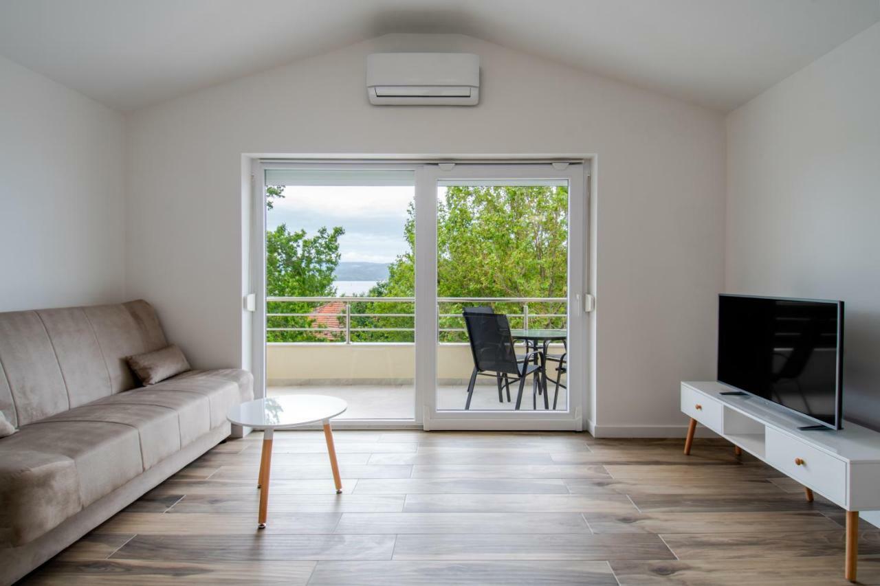 Apartments Mijo Dugi Rat Ngoại thất bức ảnh