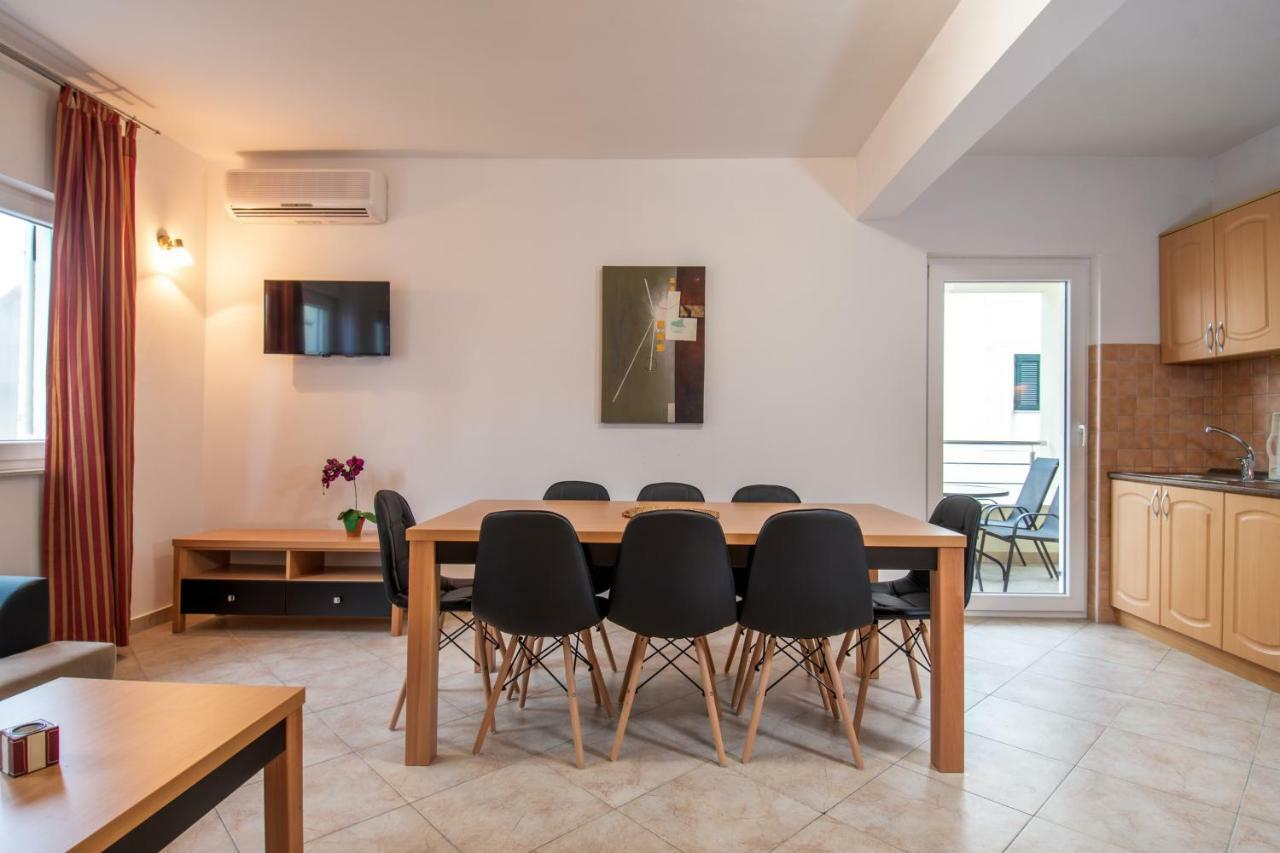 Apartments Mijo Dugi Rat Ngoại thất bức ảnh