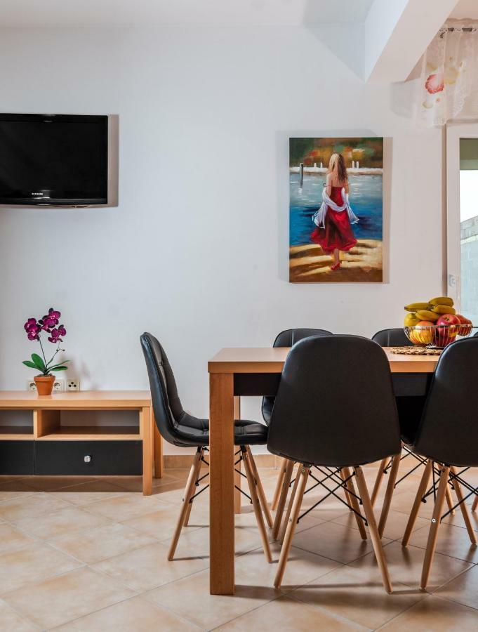 Apartments Mijo Dugi Rat Ngoại thất bức ảnh