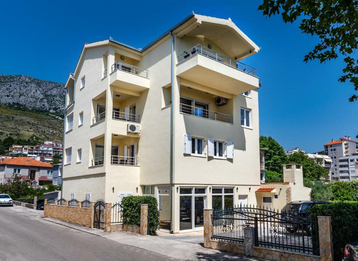 Apartments Mijo Dugi Rat Ngoại thất bức ảnh
